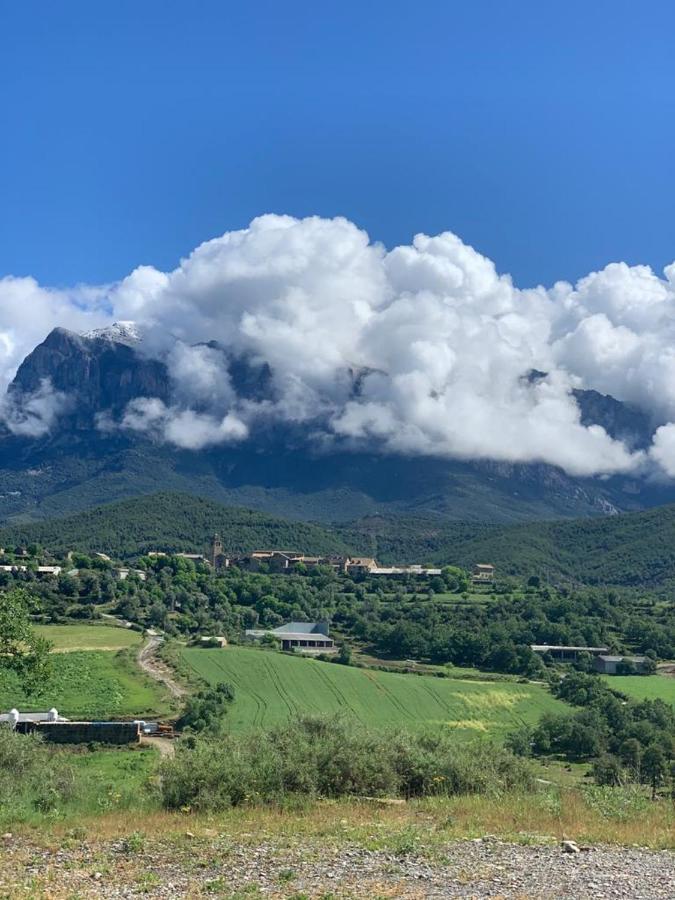 Preciosas Vistas A La Montana, Luminoso Y Acogedor Apartment El Pueyo de Araguas Bagian luar foto